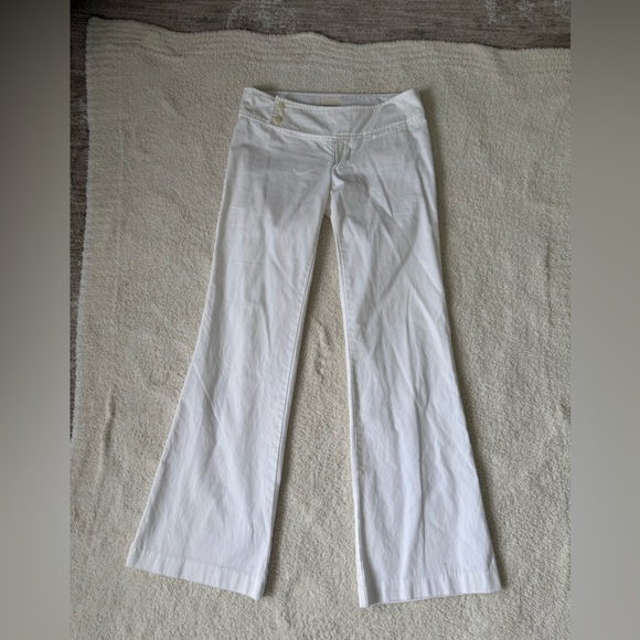Abercrombie and Fitch white size 2 low waisted flare jeans - Picture 1 of 8